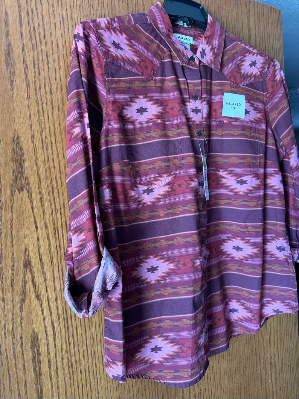 Ariat women’s Relaxed Fit Maroon & Pink Patterned Button-Up Shirt sz l - Picture 3 of 8